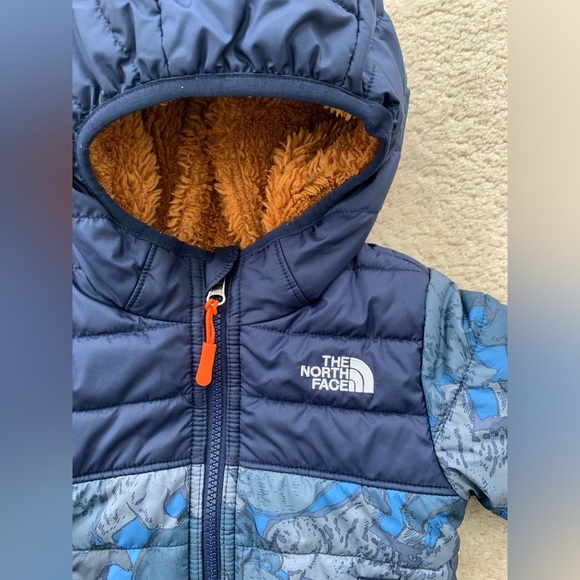 The North Face Size 2T Reversible Chimborazo Blue Bear Brown Fleece Puffer Coat - Picture 7 of 13